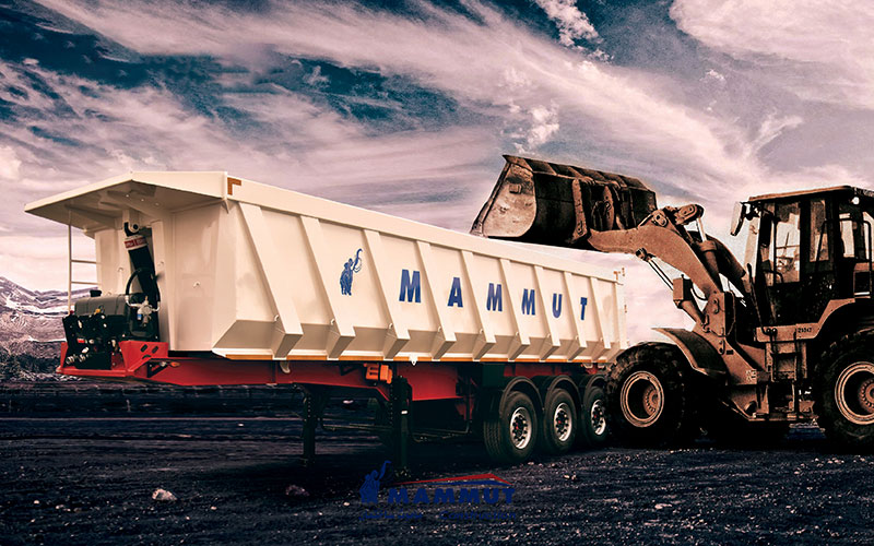 بهترین نوع تریلر برای حمل مصالح ساختمانی 1 Unloading construction materials from the trailer